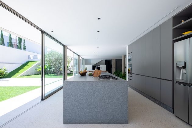House Petry by Estudio MRGB in Brasilia, Brazil