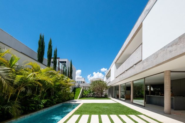 House Petry by Estudio MRGB in Brasilia, Brazil