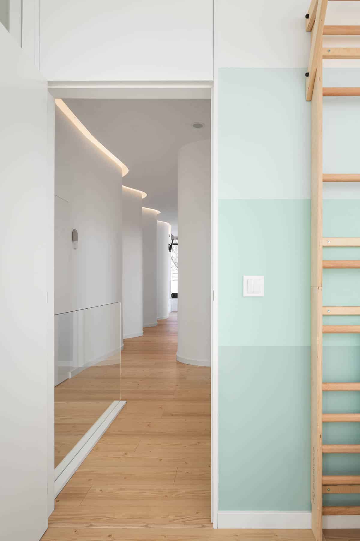 The curves of the human body as inspiration in architecture - BELIFE project by Romulo Neto The curves of the human body as inspiration in architecture - BELIFE project by Romulo Neto