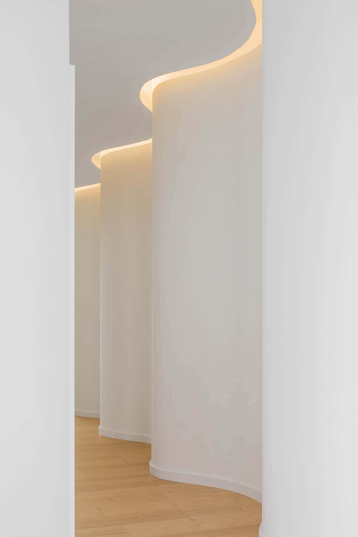 The curves of the human body as inspiration in architecture - BELIFE project by Romulo Neto The curves of the human body as inspiration in architecture - BELIFE project by Romulo Neto