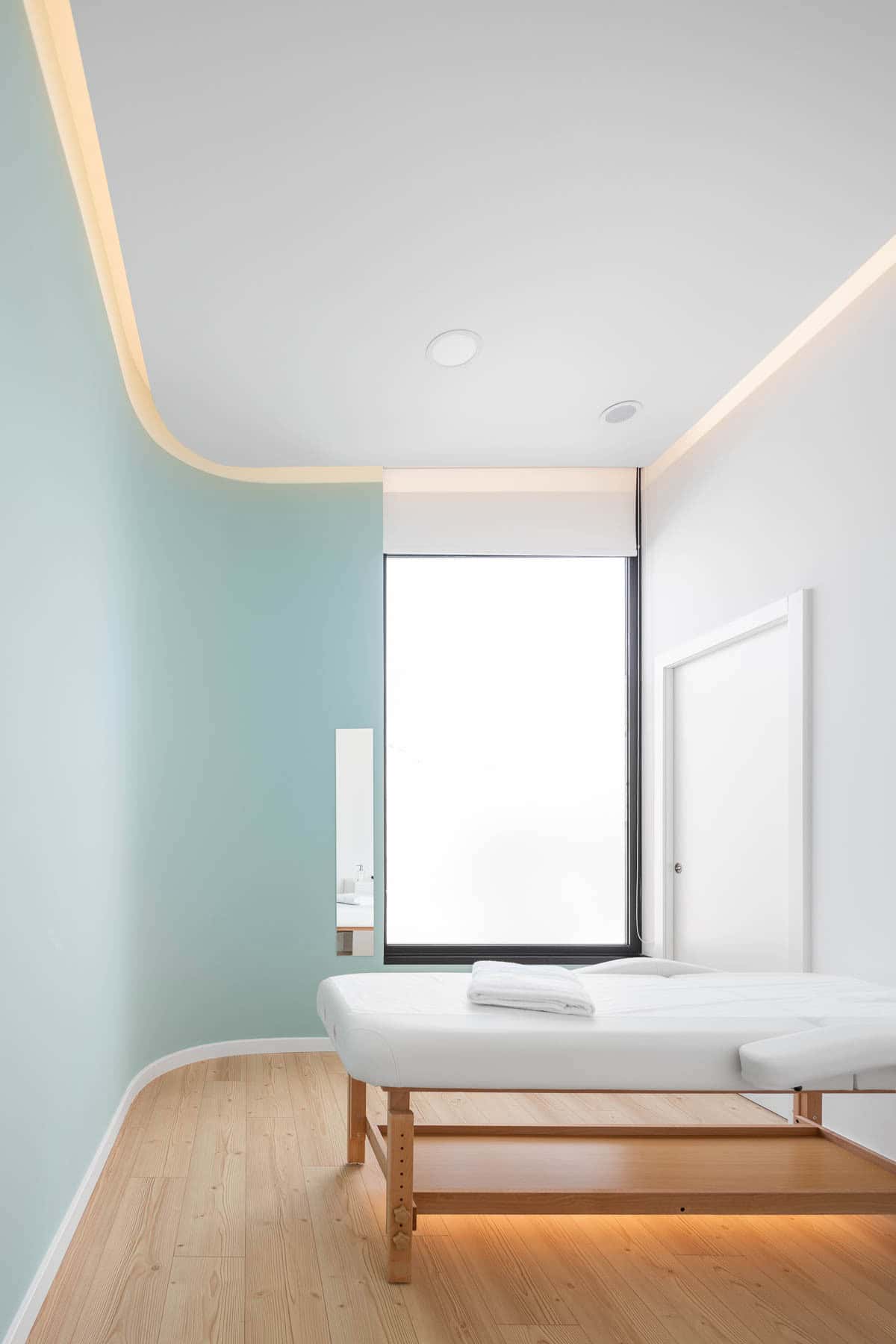 The curves of the human body as inspiration in architecture - BELIFE project by Romulo Neto The curves of the human body as inspiration in architecture - BELIFE project by Romulo Neto