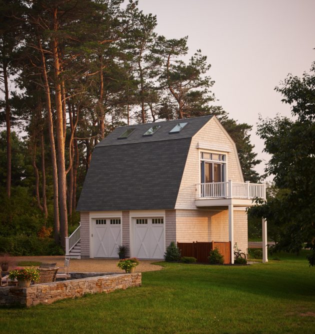 14 Examples of Amazing Coastal Garage Designs For Your Beach House