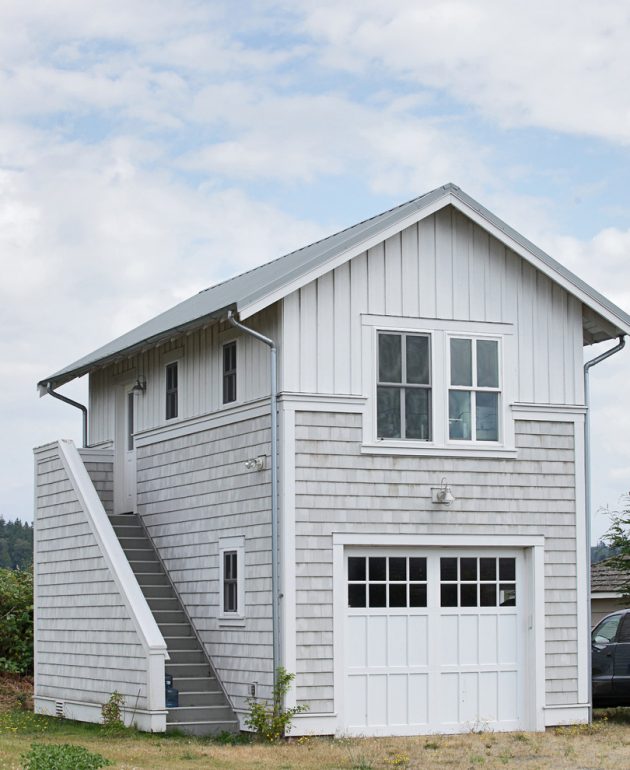 14 Examples of Amazing Coastal Garage Designs For Your Beach House