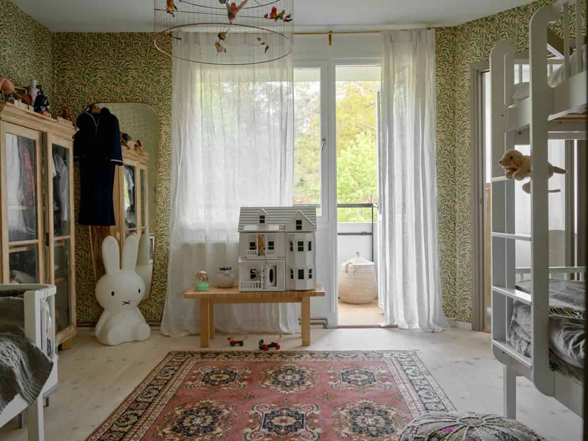 Children's Bedroom With Bunk Beds For 3 Children Children's Bedroom With Bunk Beds For 3 Children