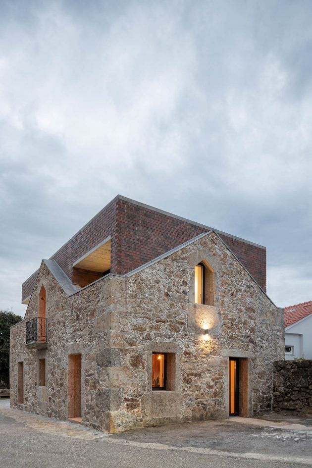 BOX by Tiago Sousa - A House Inside a Ruin In Portugal