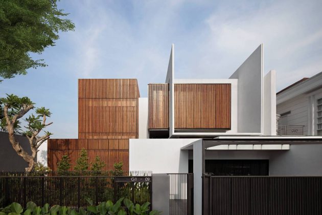 Between 2 Courtyards House by eben in Indonesia