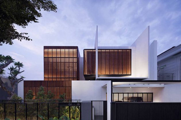 Between 2 Courtyards House by eben in Indonesia