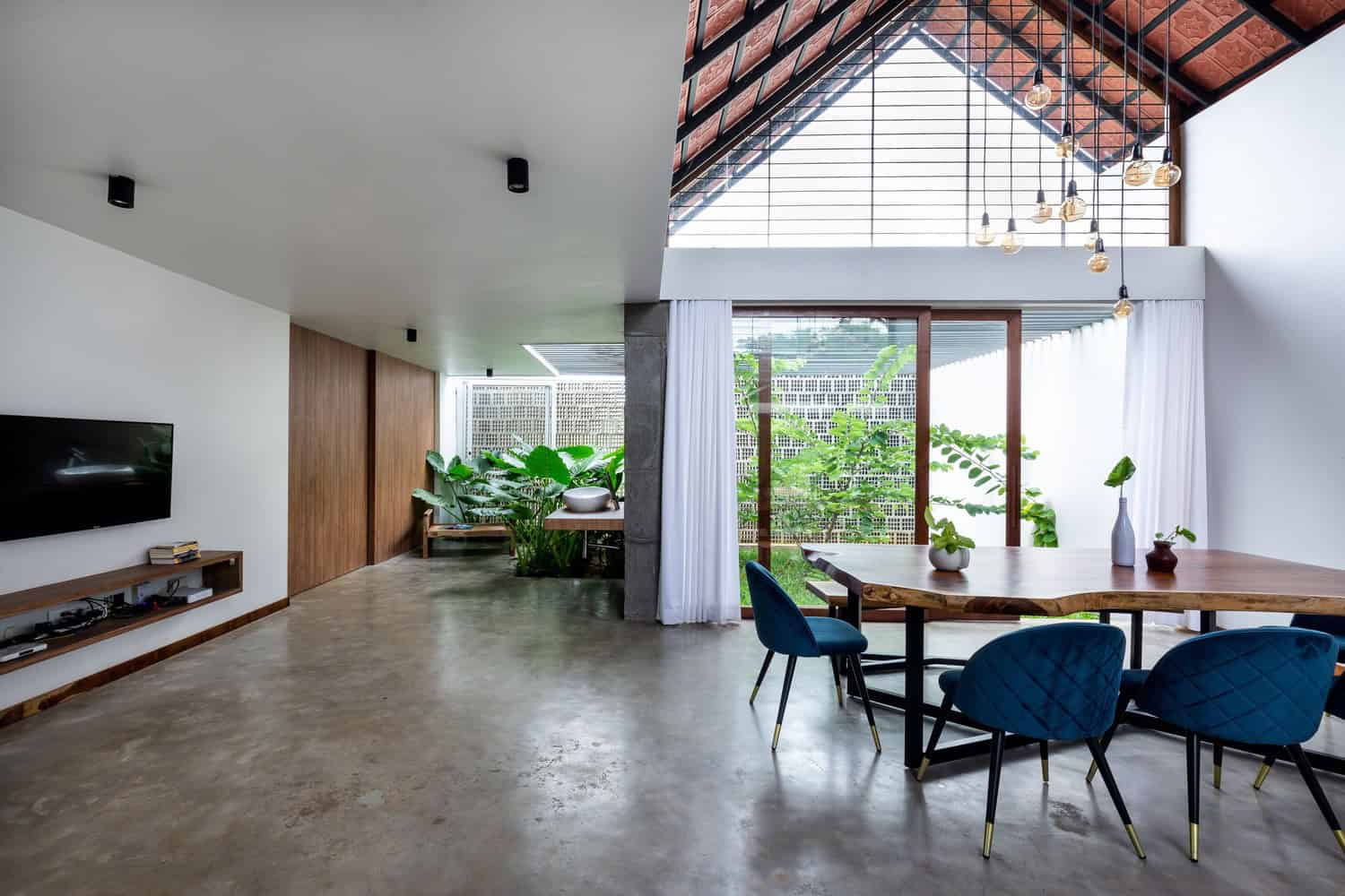 CAER House by Encasa Studio in Mampad, India CAER House by Encasa Studio in Mampad, India