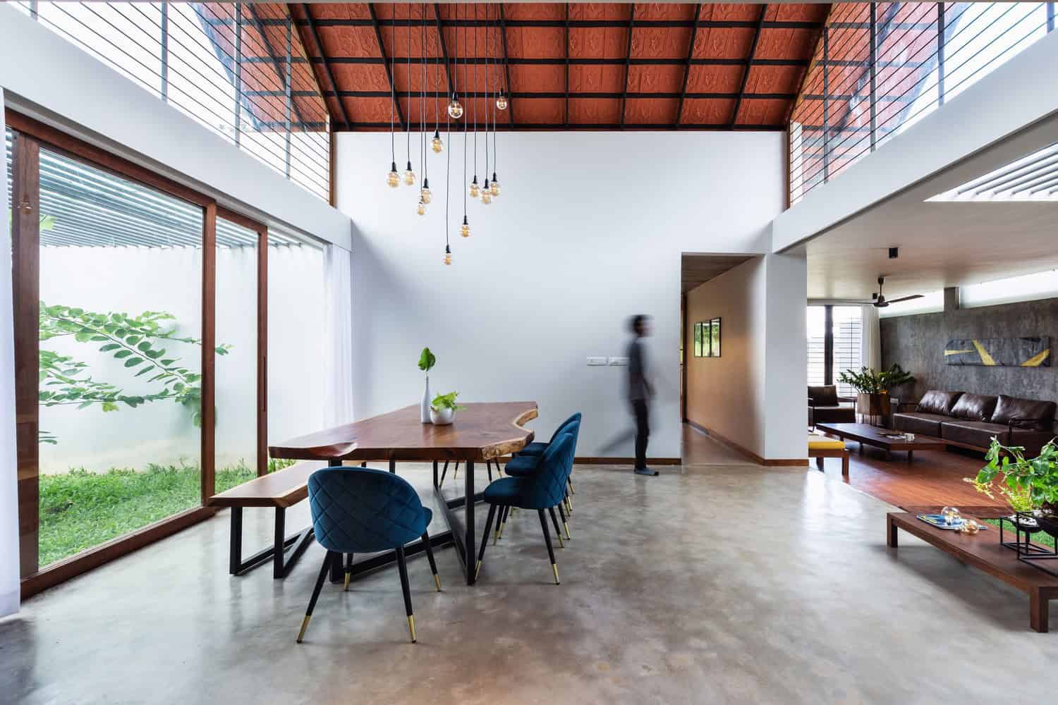 CAER House by Encasa Studio in Mampad, India CAER House by Encasa Studio in Mampad, India