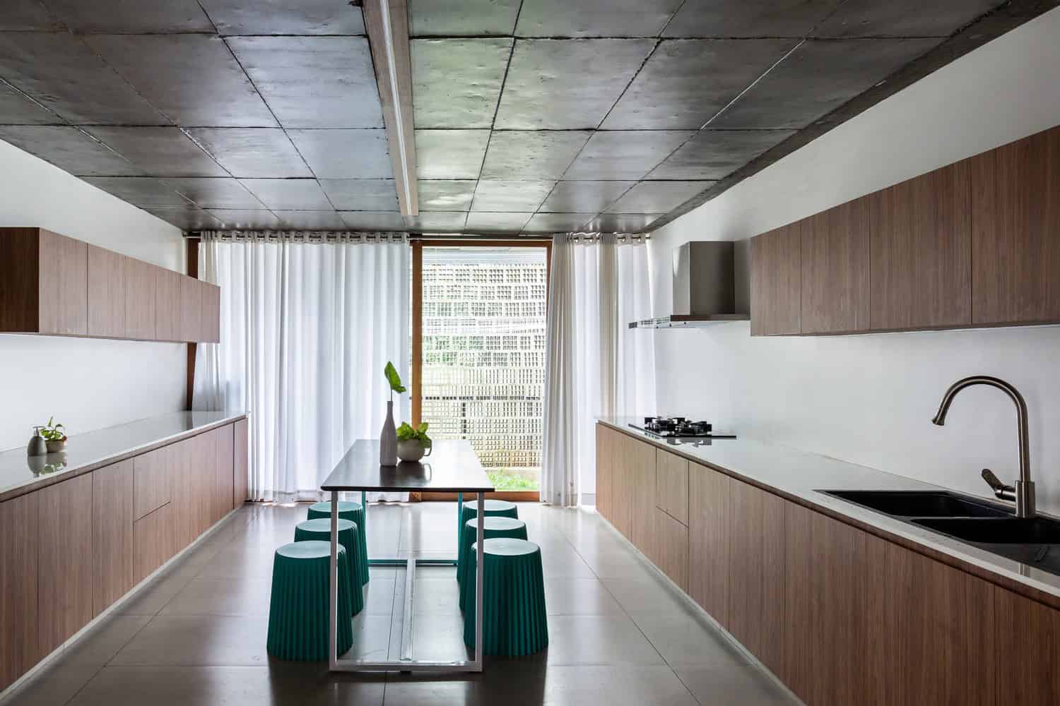 CAER House by Encasa Studio in Mampad, India CAER House by Encasa Studio in Mampad, India