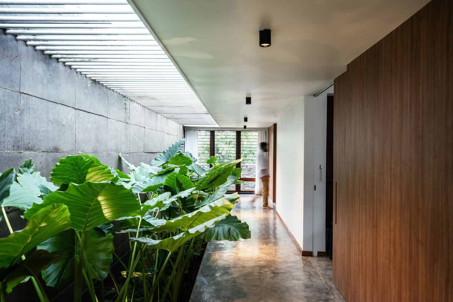 CAER House by Encasa Studio in Mampad, India CAER House by Encasa Studio in Mampad, India