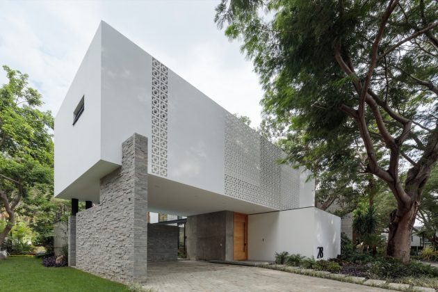 Casa La Blanca by Di Frenna Arquitectos in Colima, Mexico