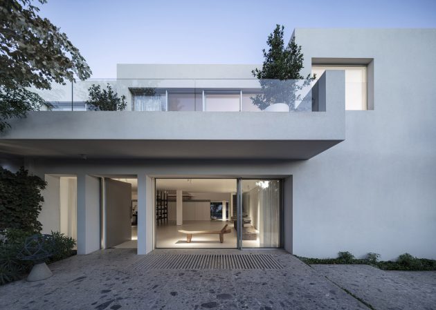 Nish House by Paritzki & Liani Architects in Ramat Hasharon, Israel