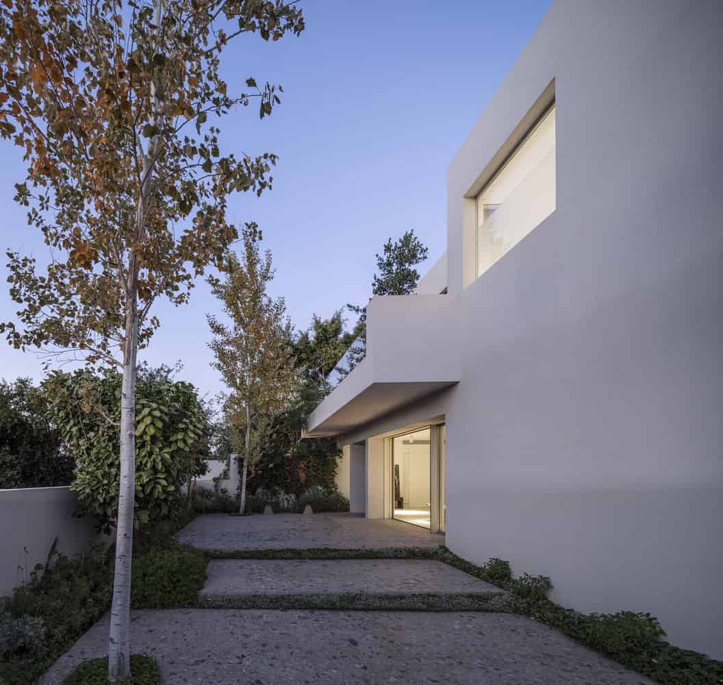 Nish House by Paritzki & Liani Architects in Ramat Hasharon, Israel Nish House by Paritzki & Liani Architects in Ramat Hasharon, Israel