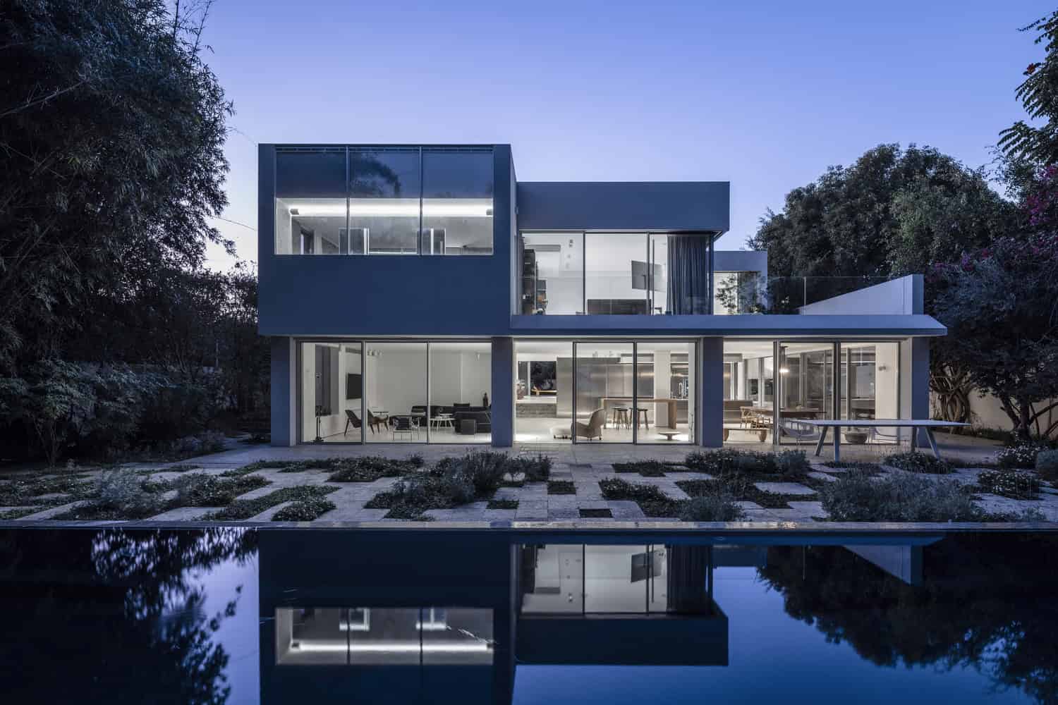 Nish House by Paritzki & Liani Architects in Ramat Hasharon, Israel Nish House by Paritzki & Liani Architects in Ramat Hasharon, Israel