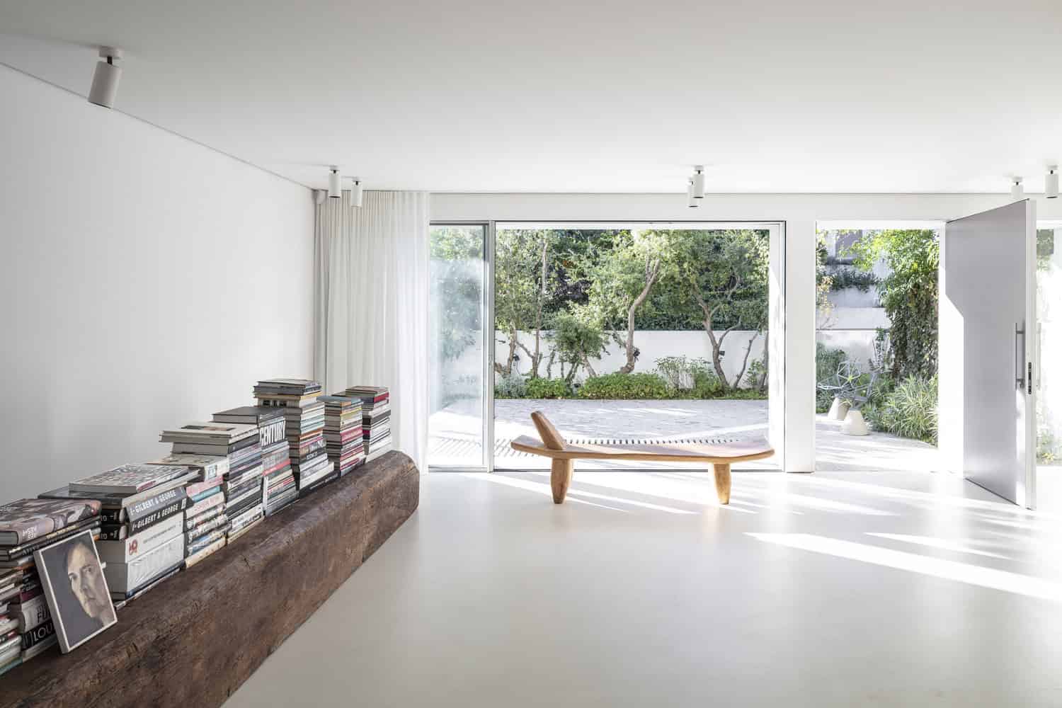 Nish House by Paritzki & Liani Architects in Ramat Hasharon, Israel Nish House by Paritzki & Liani Architects in Ramat Hasharon, Israel