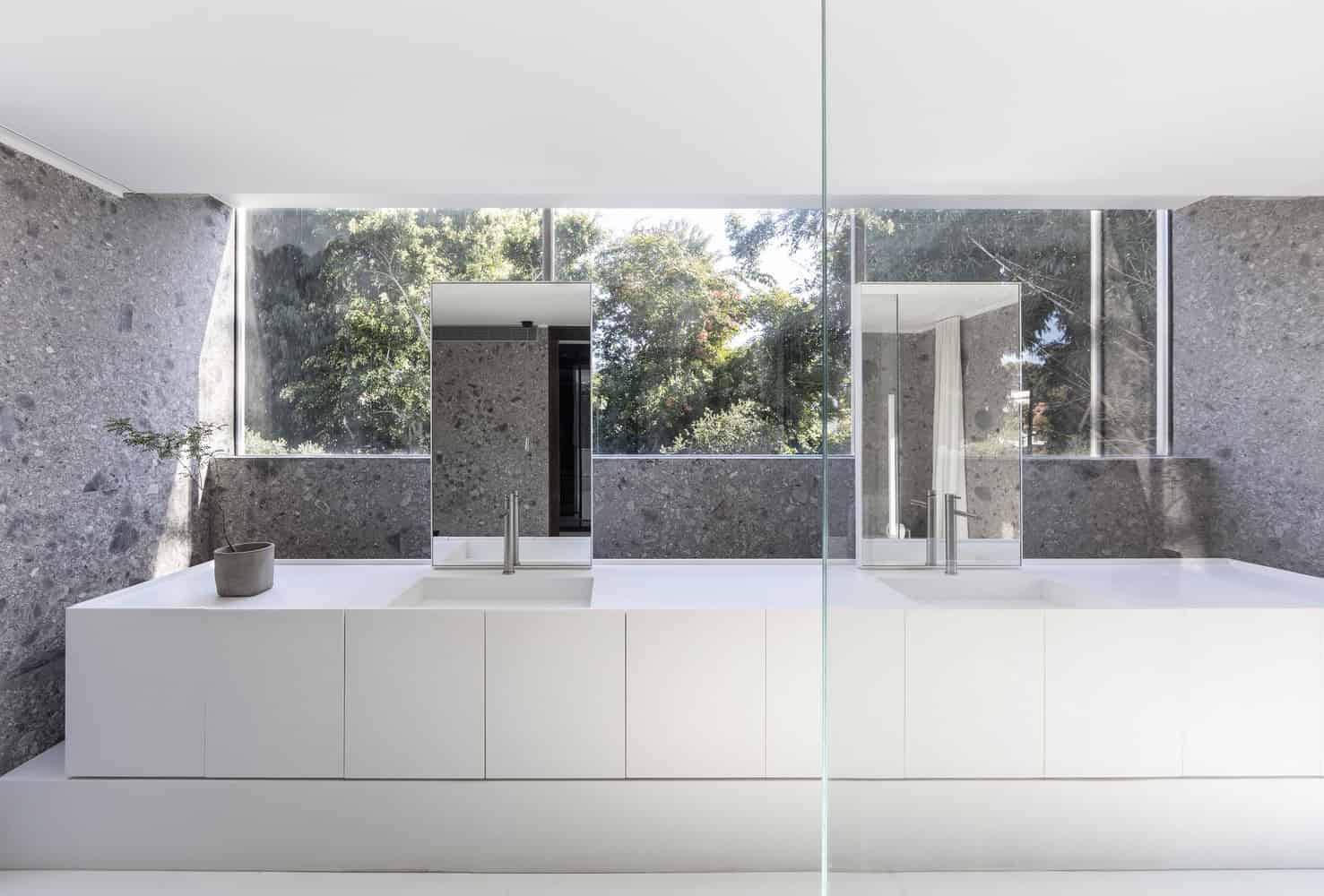 Nish House by Paritzki & Liani Architects in Ramat Hasharon, Israel Nish House by Paritzki & Liani Architects in Ramat Hasharon, Israel