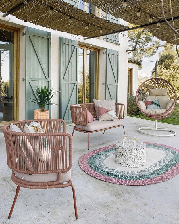 6 Top Furniture And Accessories To Turn The Terrace Into the New Living Room Of Your Home