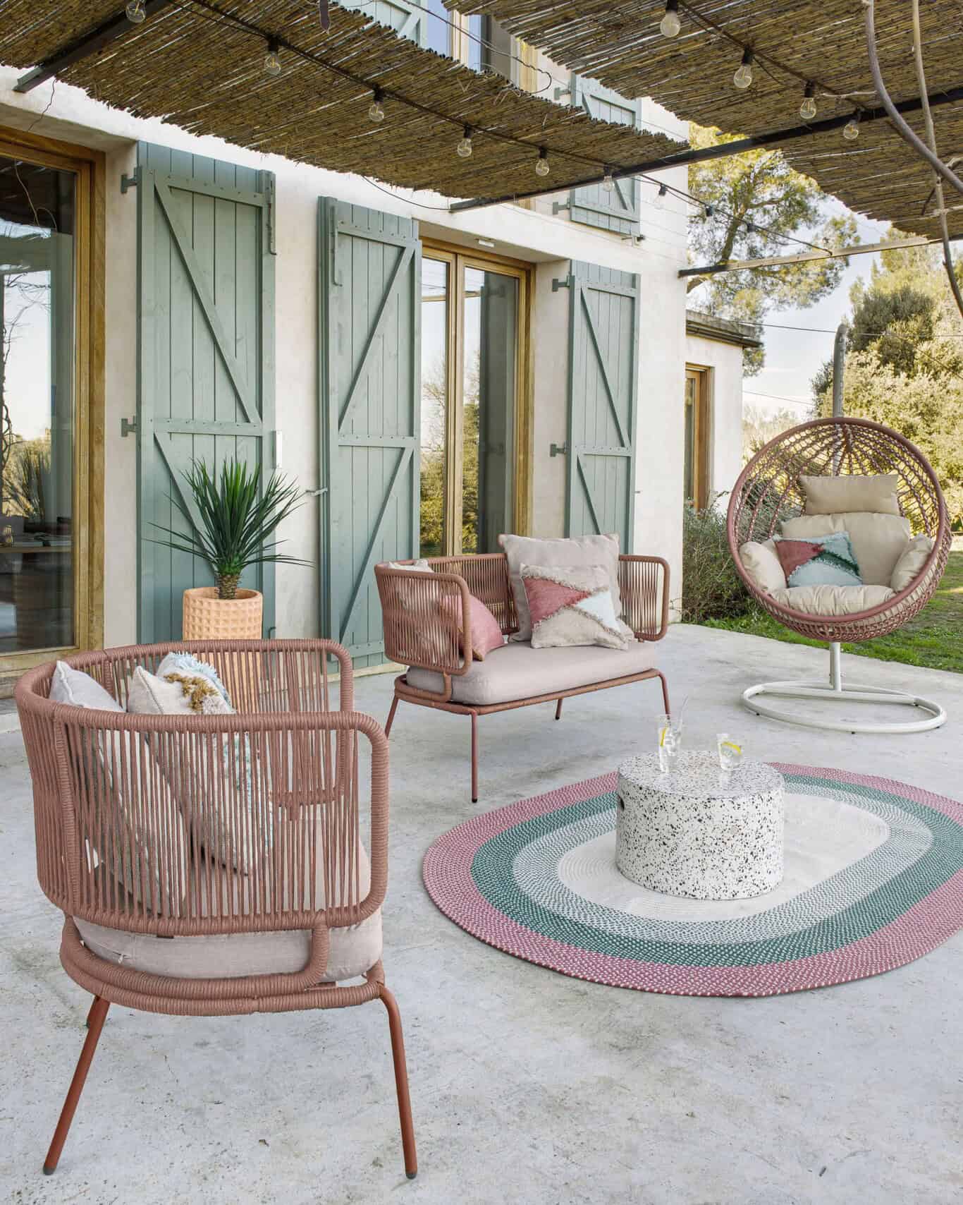 6 Top Furniture And Accessories To Turn The Terrace Into the New Living Room Of Your Home