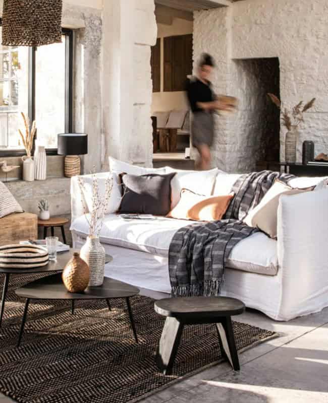 Pretty And Elegant Black Stools For Your Perfect Interior