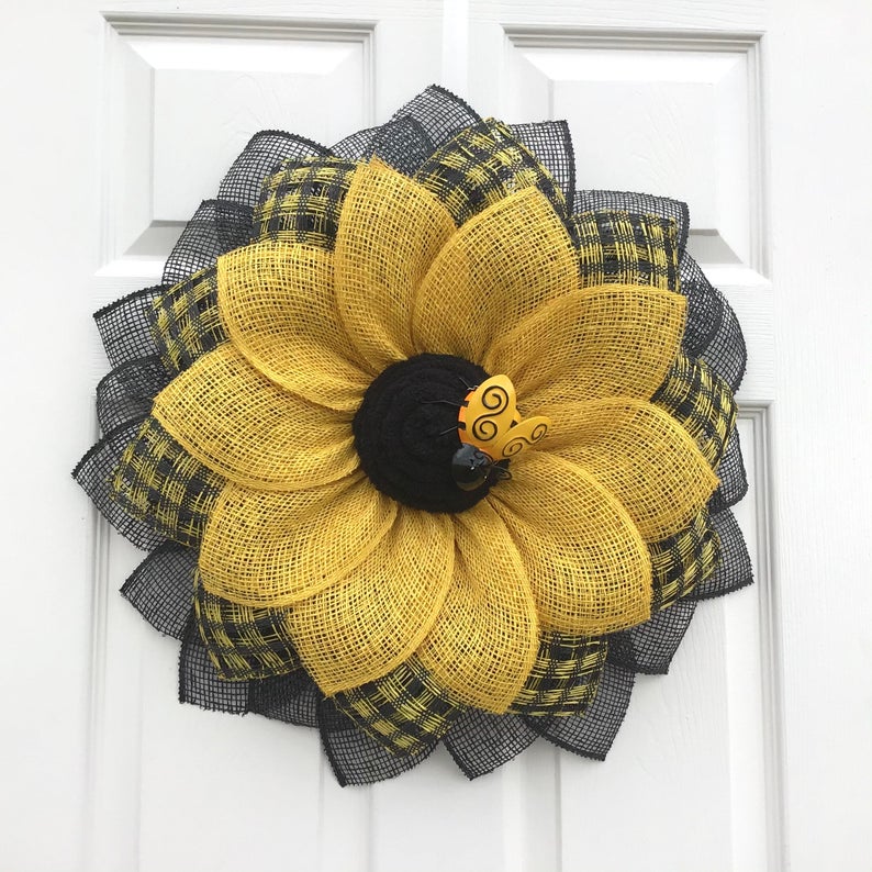 16 Charming Sunflower Wreath Designs For Your August Décor