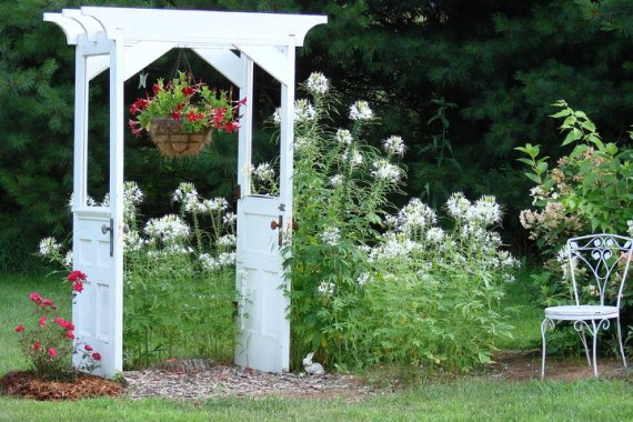16 Delightful DIY Garden Decorations For A Farmhouse Look
