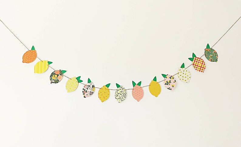 16 Sweet Summer Garland Designs That Can Refresh Your Home