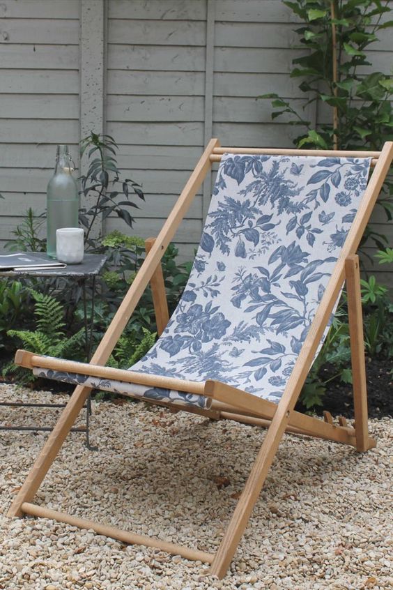 6 Printed Deck Chairs To Spice Up Your Balcony