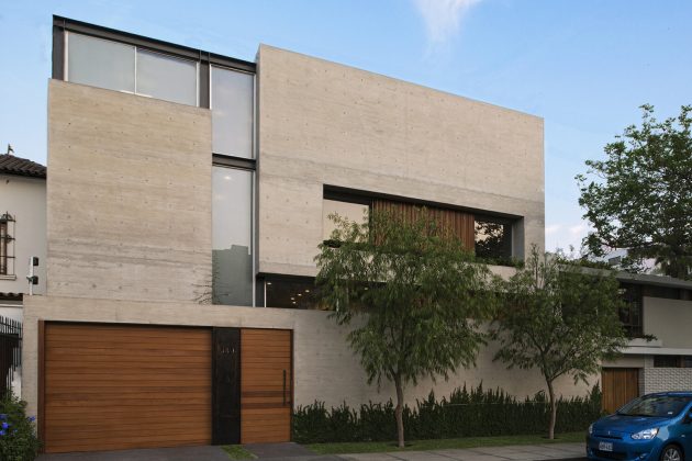 House V by Jaime Ortiz de Zevallos in Lima, Peru
