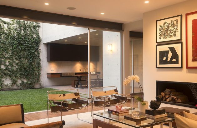 House V by Jaime Ortiz de Zevallos in Lima, Peru
