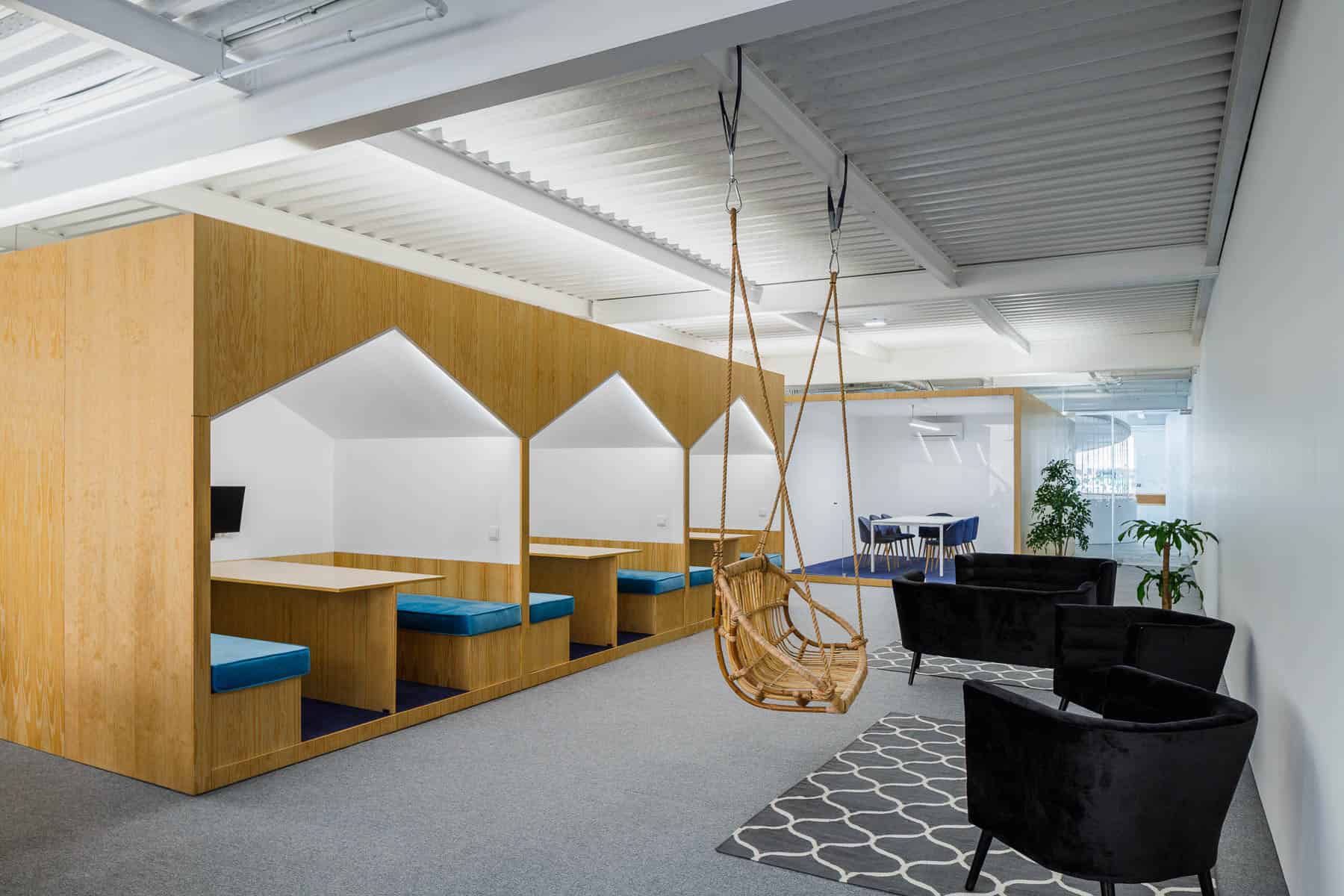 Office stairs as a sculptural piece designed by Paulo Merlini Architects Office stairs as a sculptural piece designed by Paulo Merlini Architects