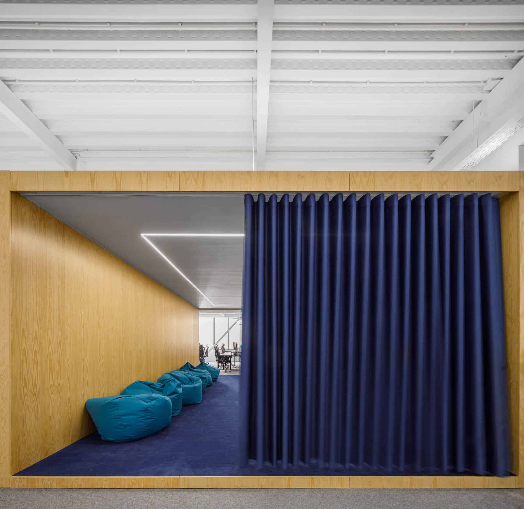 Office stairs as a sculptural piece designed by Paulo Merlini Architects Office stairs as a sculptural piece designed by Paulo Merlini Architects