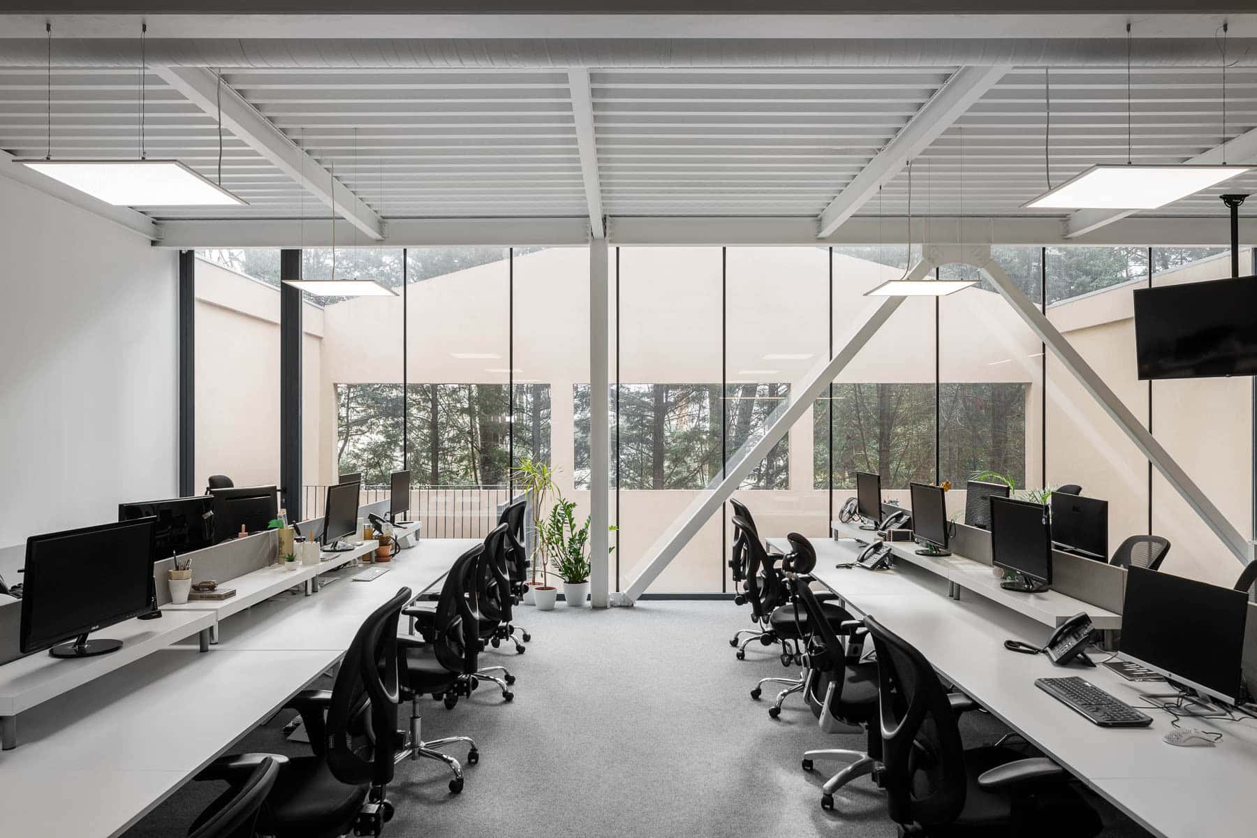 Office stairs as a sculptural piece designed by Paulo Merlini Architects Office stairs as a sculptural piece designed by Paulo Merlini Architects