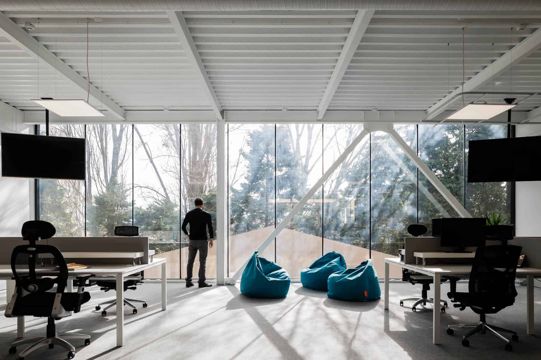 Office stairs as a sculptural piece designed by Paulo Merlini Architects Office stairs as a sculptural piece designed by Paulo Merlini Architects