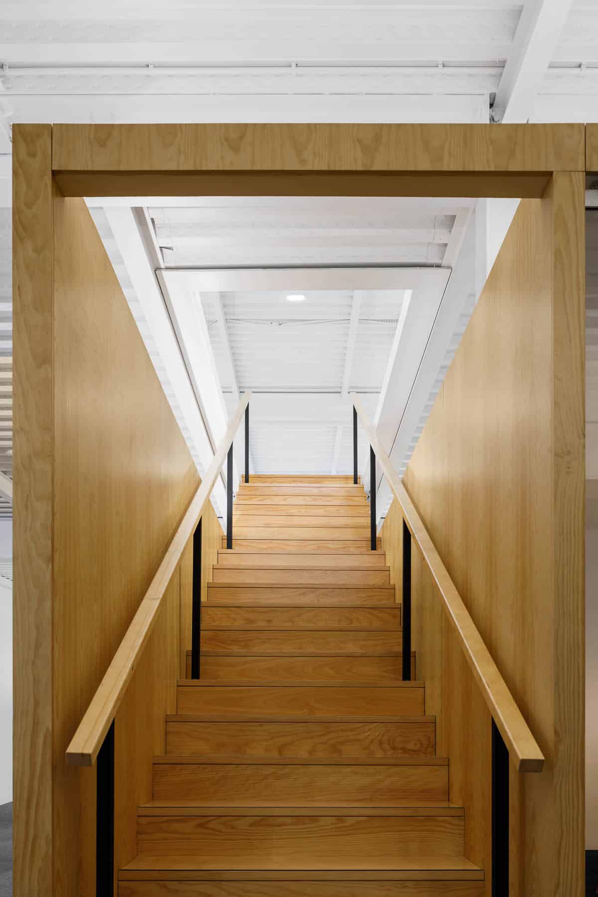 Office stairs as a sculptural piece designed by Paulo Merlini Architects Office stairs as a sculptural piece designed by Paulo Merlini Architects
