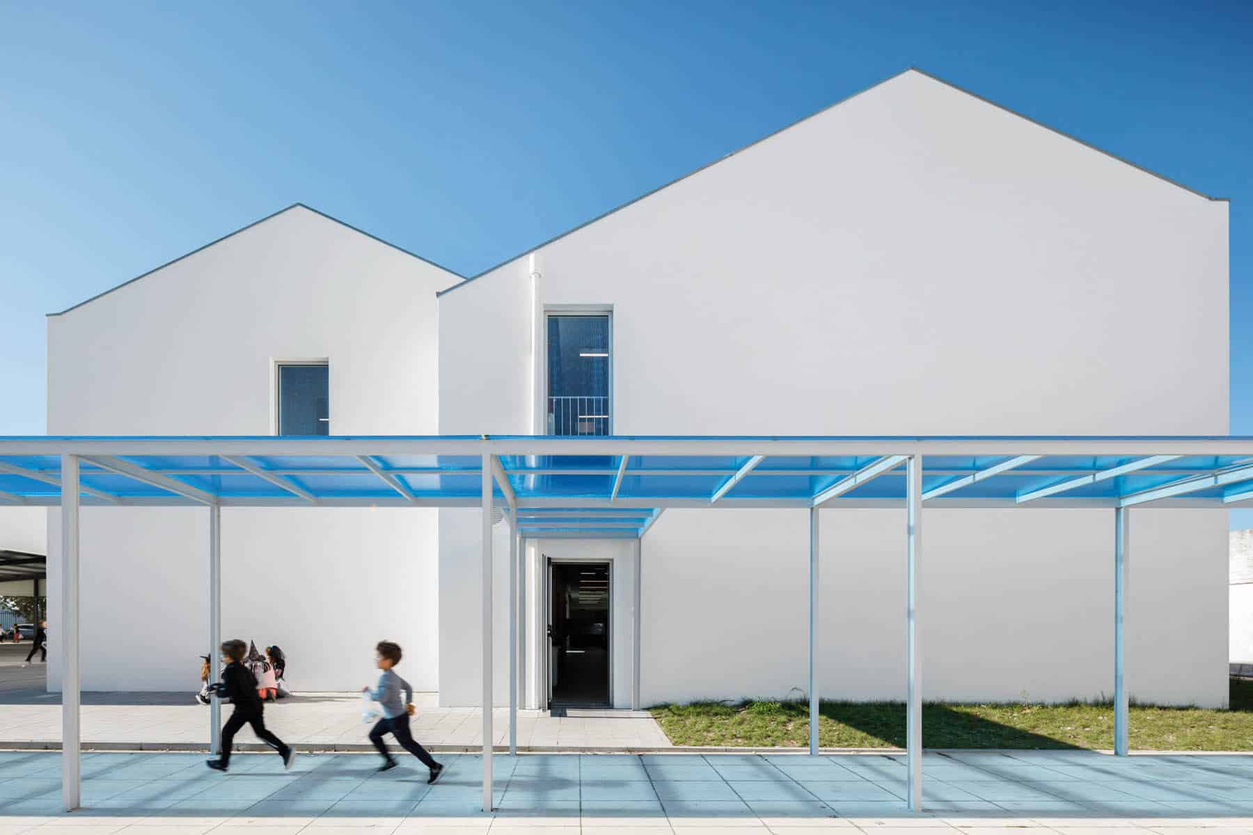The Colorful San Bernardo Elementary School by ARTE Tectonica in Aveiro, Portugal The Colorful San Bernardo Elementary School by ARTE Tectonica in Aveiro, Portugal