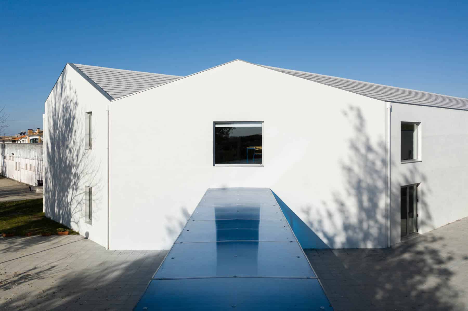 The Colorful San Bernardo Elementary School by ARTE Tectonica in Aveiro, Portugal The Colorful San Bernardo Elementary School by ARTE Tectonica in Aveiro, Portugal