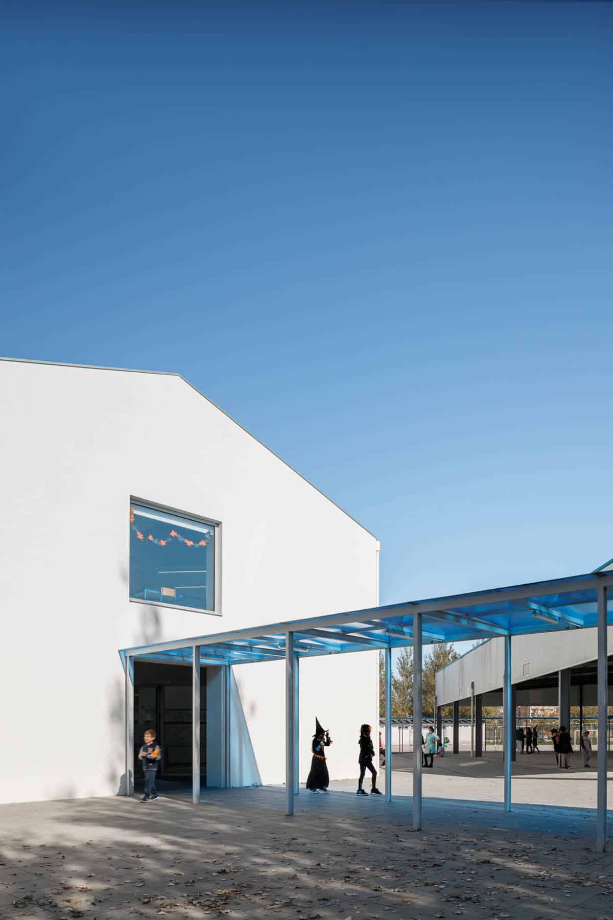 The Colorful San Bernardo Elementary School by ARTE Tectonica in Aveiro, Portugal The Colorful San Bernardo Elementary School by ARTE Tectonica in Aveiro, Portugal