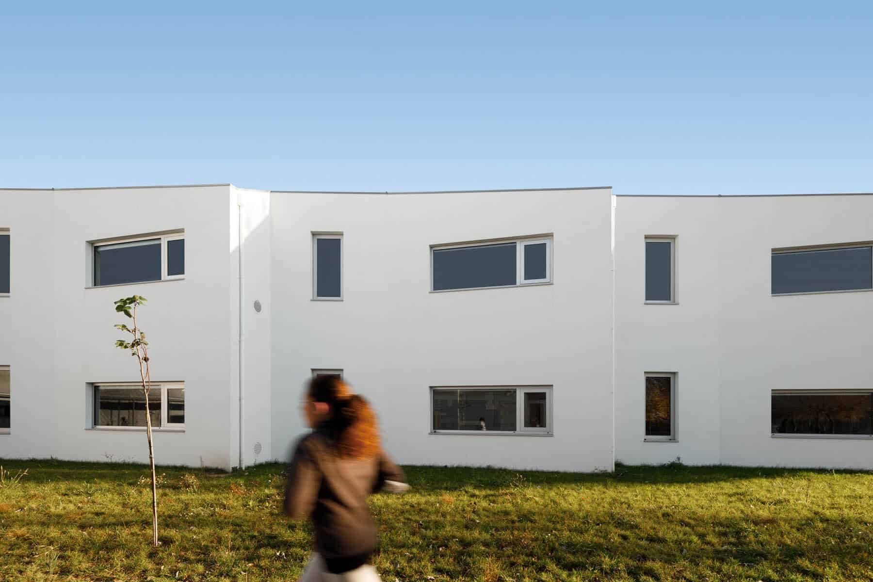 The Colorful San Bernardo Elementary School by ARTE Tectonica in Aveiro, Portugal The Colorful San Bernardo Elementary School by ARTE Tectonica in Aveiro, Portugal