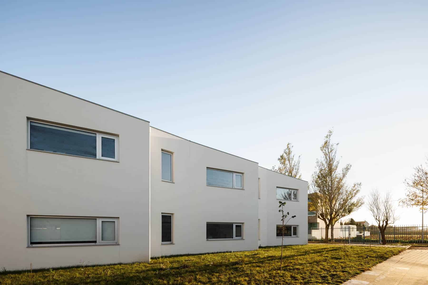 The Colorful San Bernardo Elementary School by ARTE Tectonica in Aveiro, Portugal The Colorful San Bernardo Elementary School by ARTE Tectonica in Aveiro, Portugal