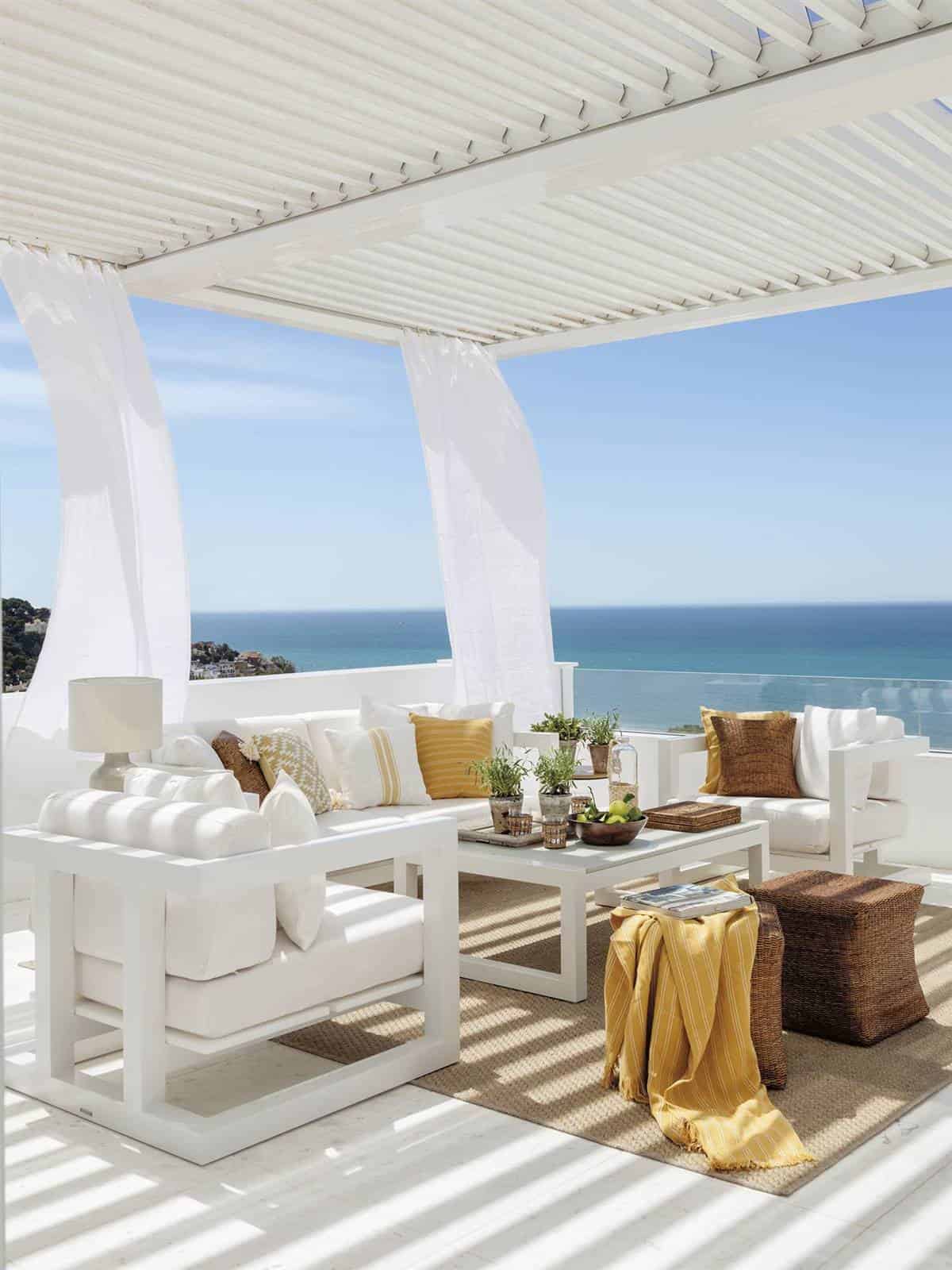 A Beach House With A Very White Base And Color Accents A Beach House With A Very White Base And Color Accents