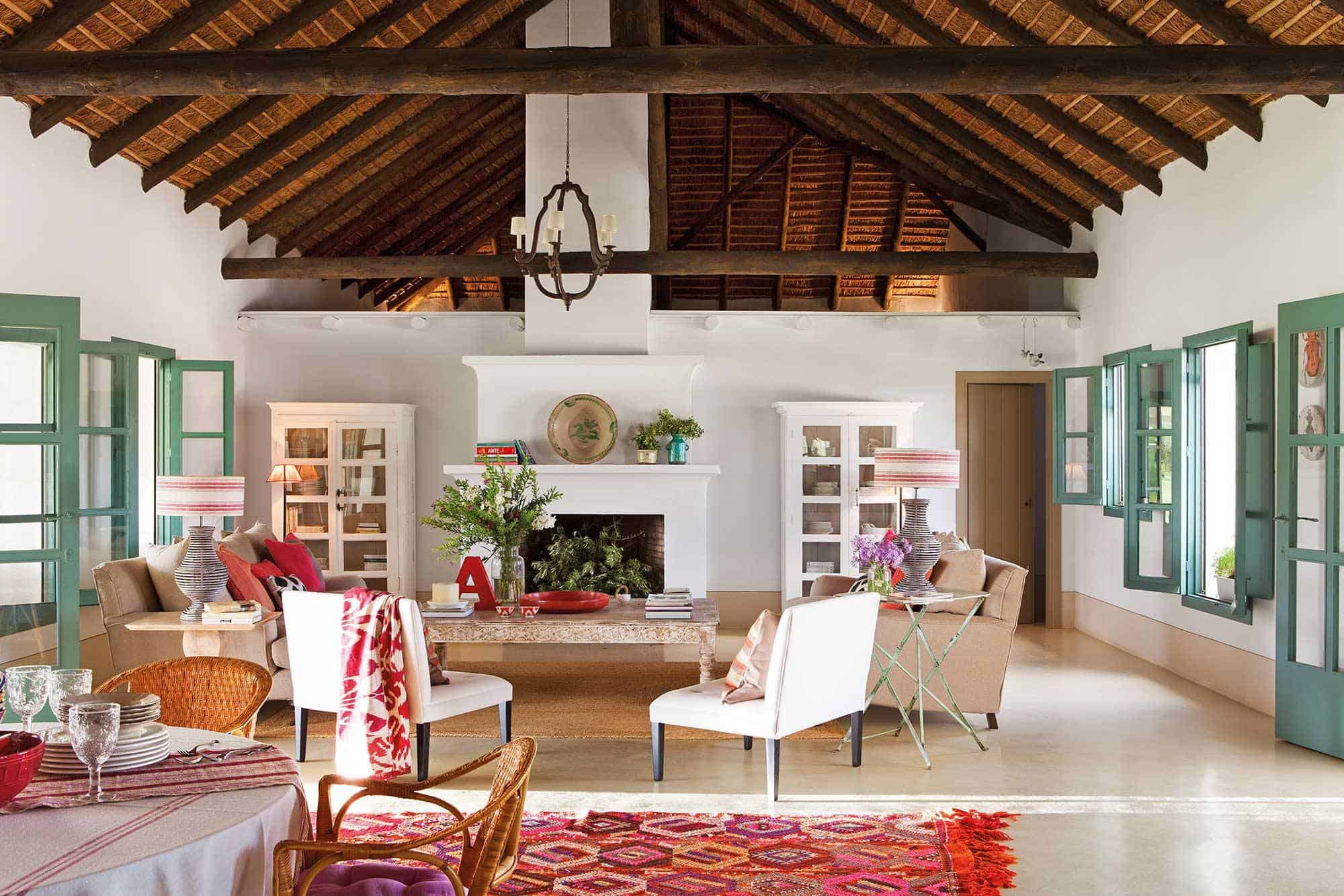 TWO TWIN GLAZED AND LACQUERED CABINETS TWO TWIN GLAZED AND LACQUERED CABINETS