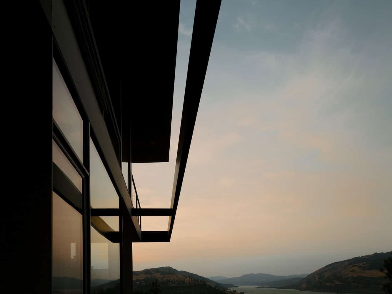 Elements Residence by William Kaven Architecture in Mosier, Oregon Elements Residence by William Kaven Architecture in Mosier, Oregon
