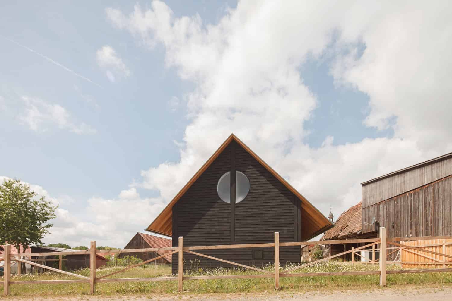 House CS by Daniel Laubrich in Sesslach, Germany House CS by Daniel Laubrich in Sesslach, Germany