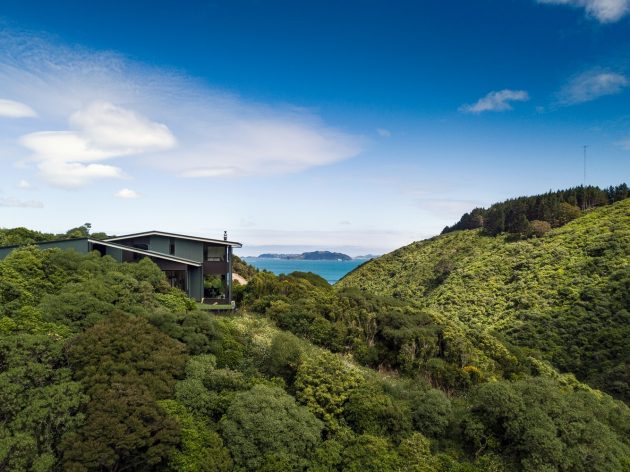 Korokoro Bush House by Parsonson Architects in New Zealand