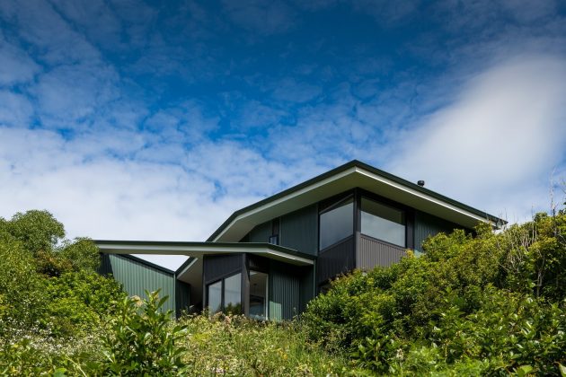 Korokoro Bush House by Parsonson Architects in New Zealand