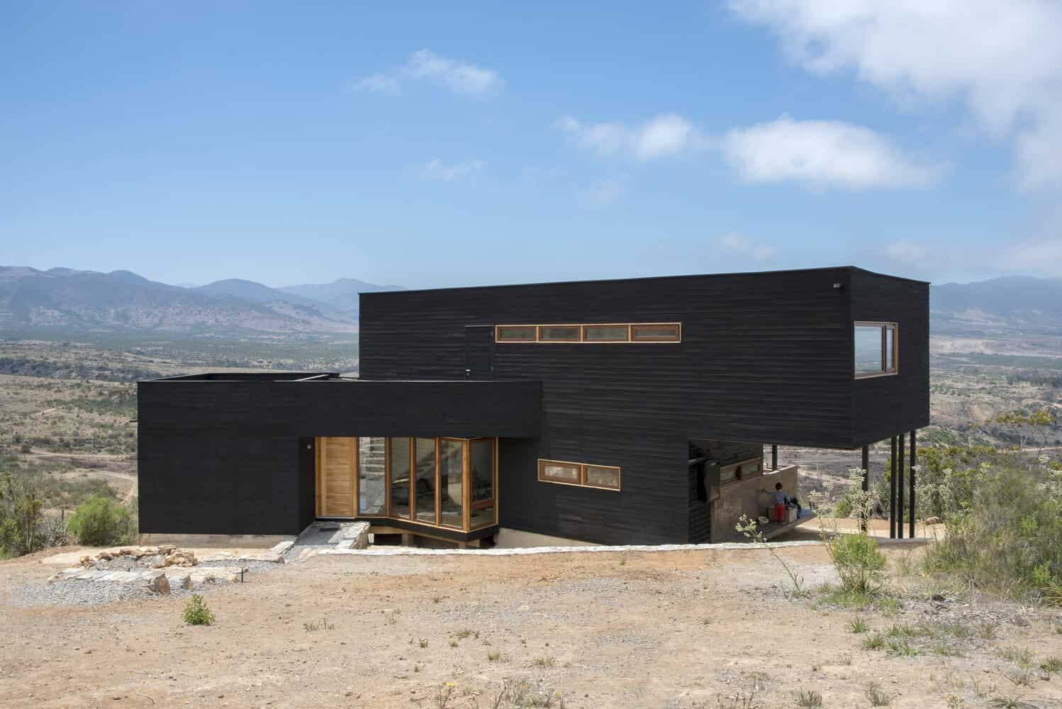 Los Molles House by Thomas Lowenstein in La Ligua, Chile Los Molles House by Thomas Lowenstein in La Ligua, Chile