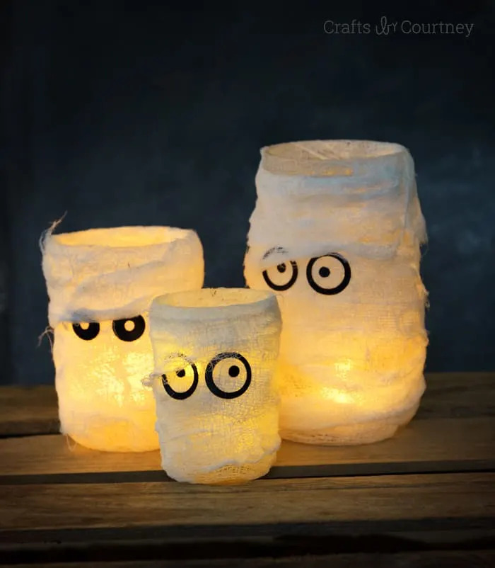 15 Dramatic But Cute DIY Halloween Luminaries You Need To Craft