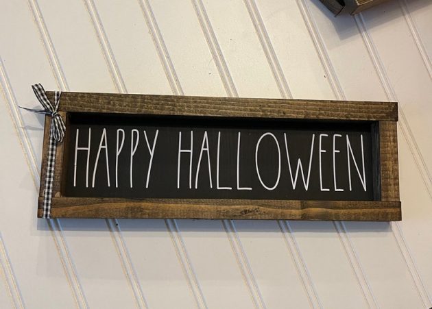 16 Scary Halloween Sign Designs You Need To Put Up
