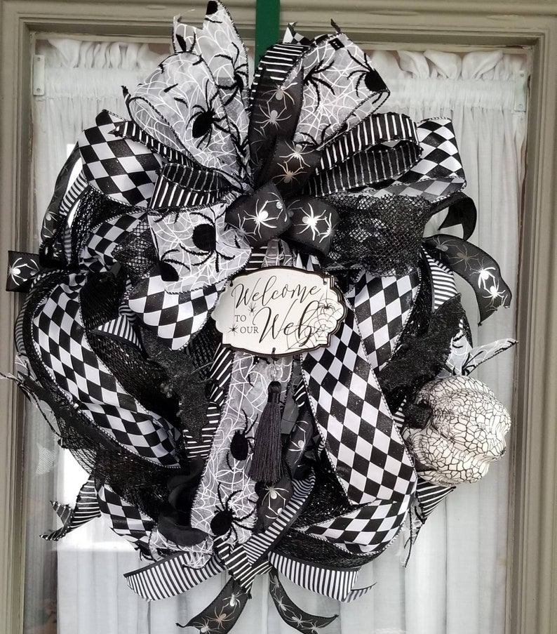 17 Spooky Halloween Wreath Designs To Get You Ready